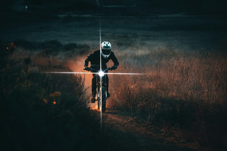Systemy oświetlenia w e-bike 2026: Analiza wydajności zintegrowanych instalacji High-Voltage